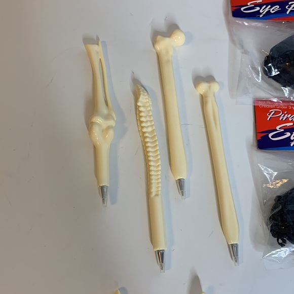 HALLOWEEN PIRATE EYE PATCHES AND NOVELTY BONE PENS - Picture 4 of 4